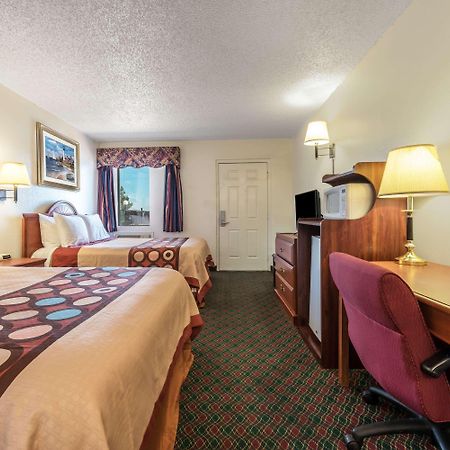Super 8 By Wyndham Eastland Hotel Eksteriør billede