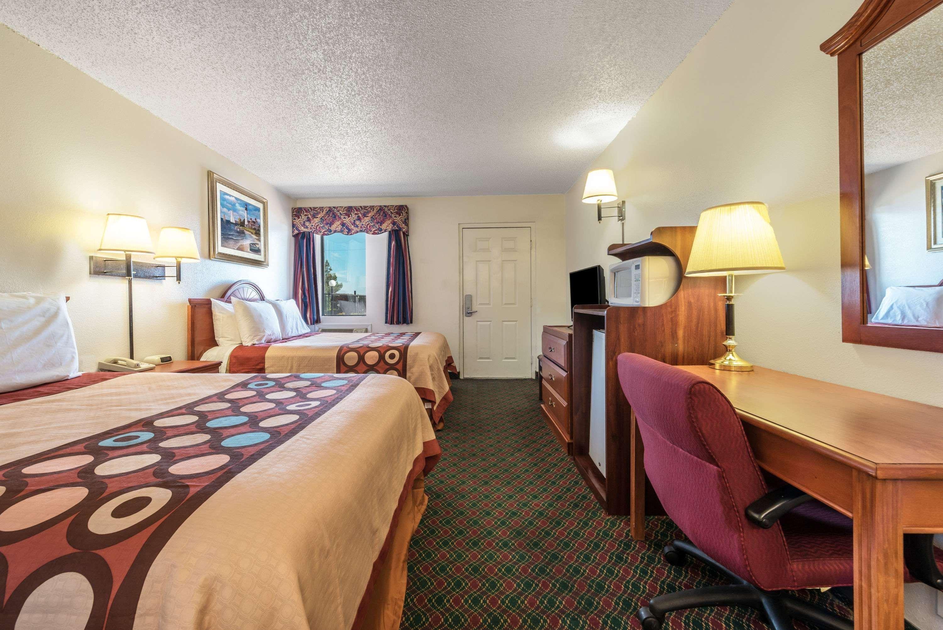 Super 8 By Wyndham Eastland Hotel Eksteriør billede