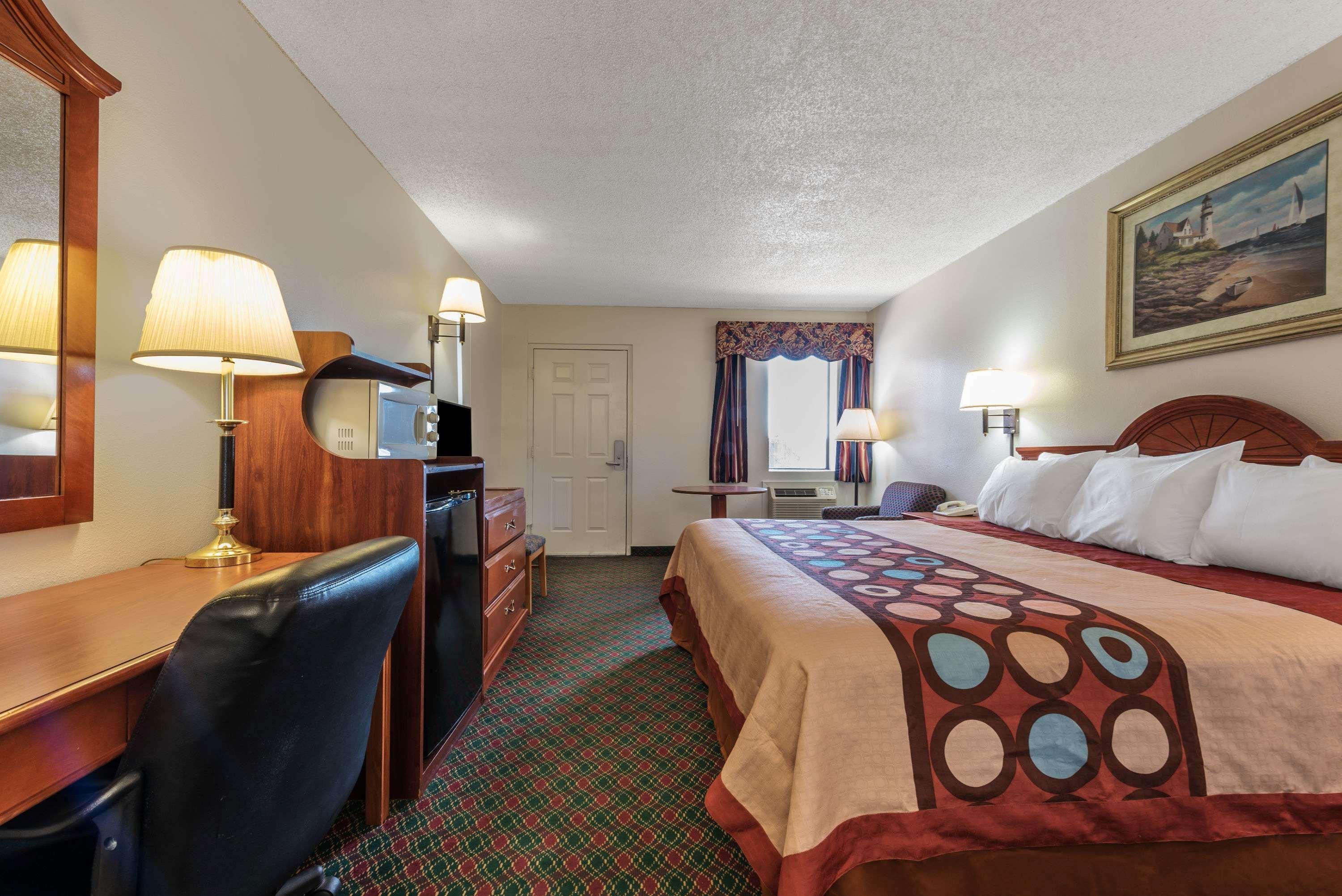 Super 8 By Wyndham Eastland Hotel Eksteriør billede